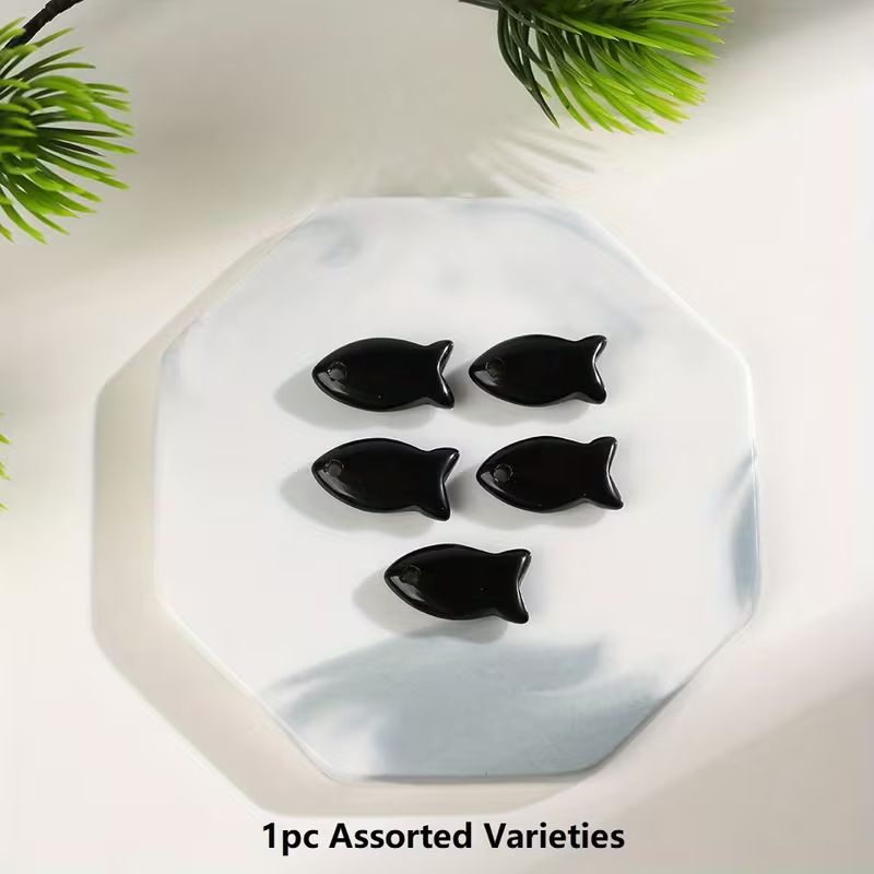 Healing Crystal Semi-Precious Stone Fish Shape Pendant Necklace 1PCS