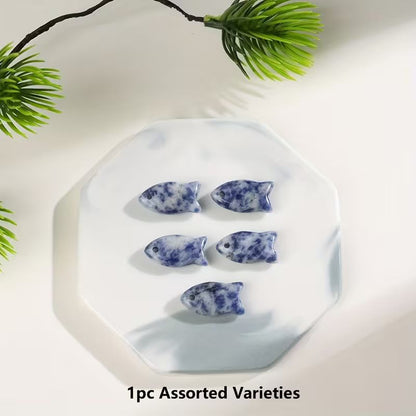 Healing Crystal Semi-Precious Stone Fish Shape Pendant Necklace 1PCS