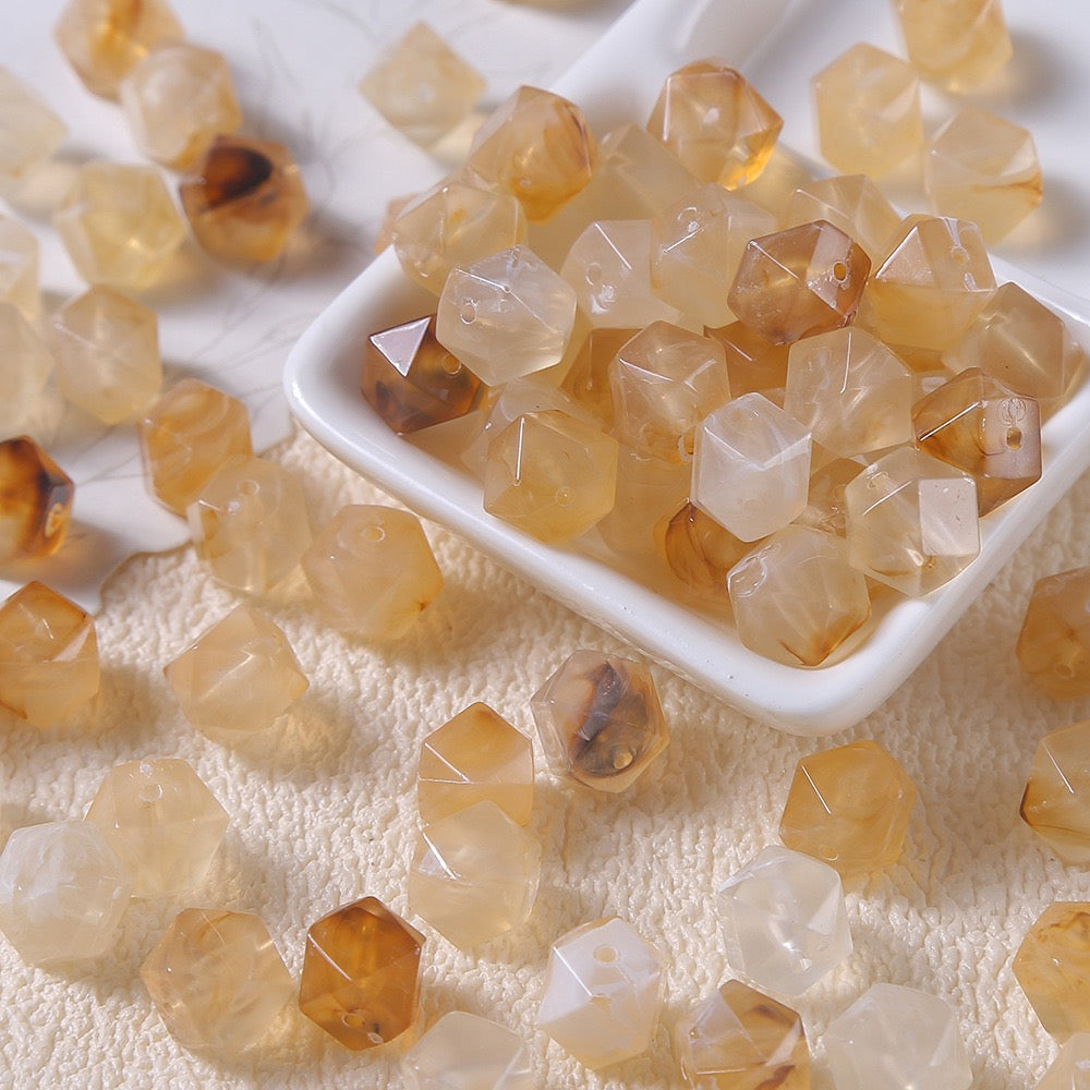 50pcs Vintage Marbled Diamond‑Cut Acrylic Resin Beads