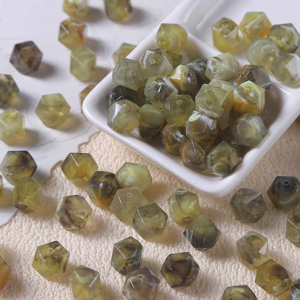 50pcs Vintage Marbled Diamond‑Cut Acrylic Resin Beads