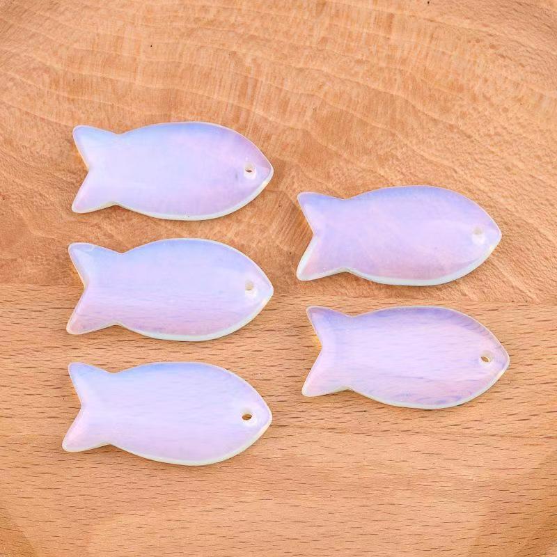 Healing Crystal Semi-Precious Stone Fish Shape Pendant Necklace 1PCS
